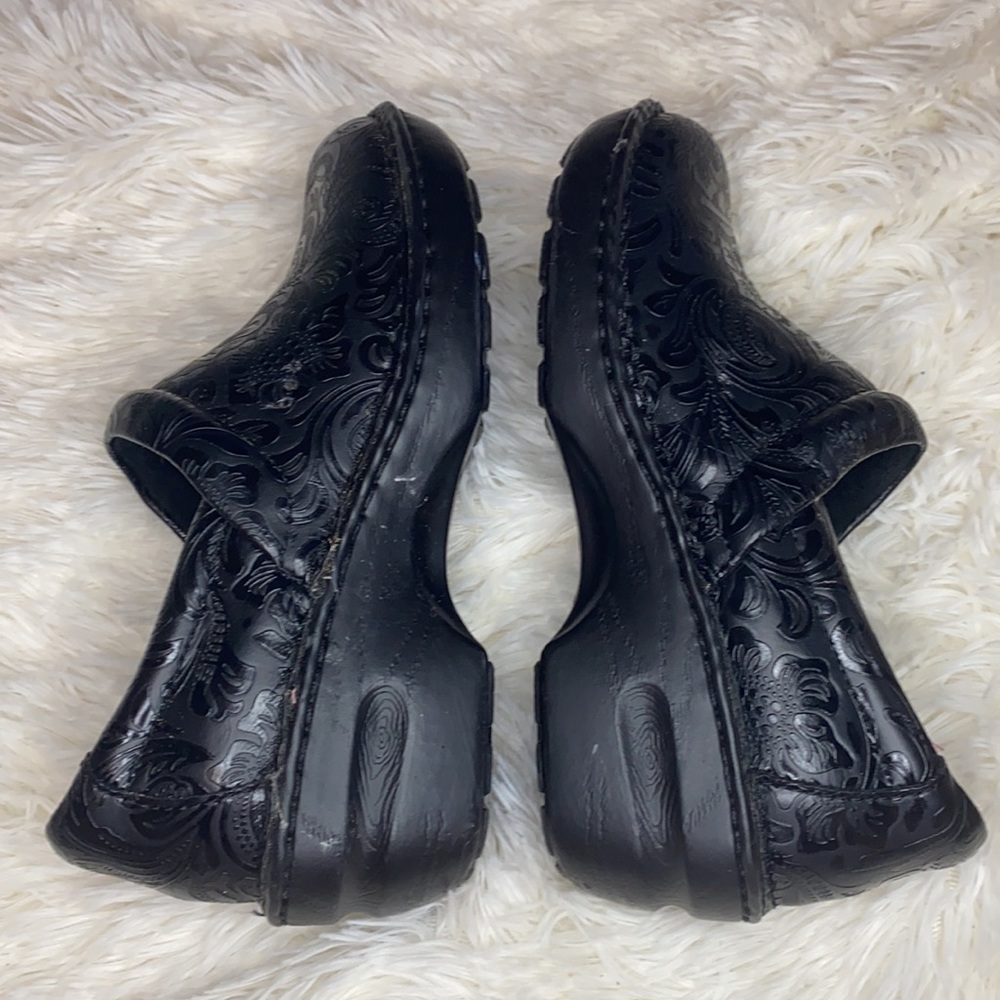 BOC Black Leather Floral Embossed Slip On Wedged Clogs Size 7.5 - Picture 7 of 9
